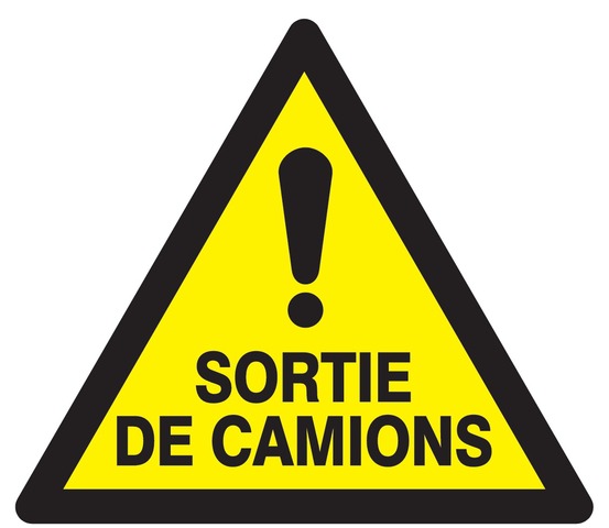 Danger sortie de camions